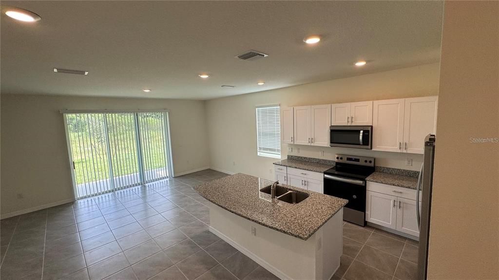 For Rent: $2,200 (3 beds, 2 baths, 1758 Square Feet)