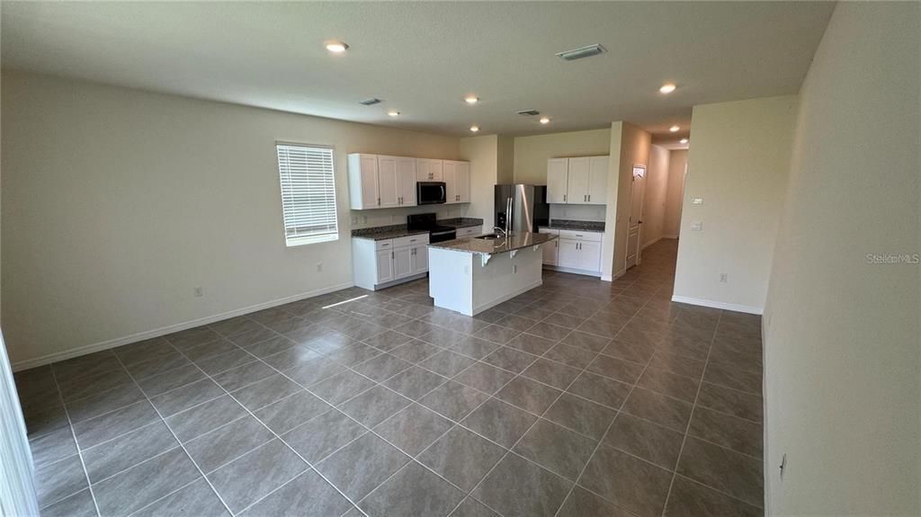 For Rent: $2,200 (3 beds, 2 baths, 1758 Square Feet)