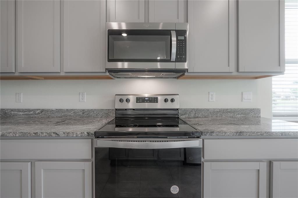 For Sale: $299,900 (3 beds, 2 baths, 1785 Square Feet)