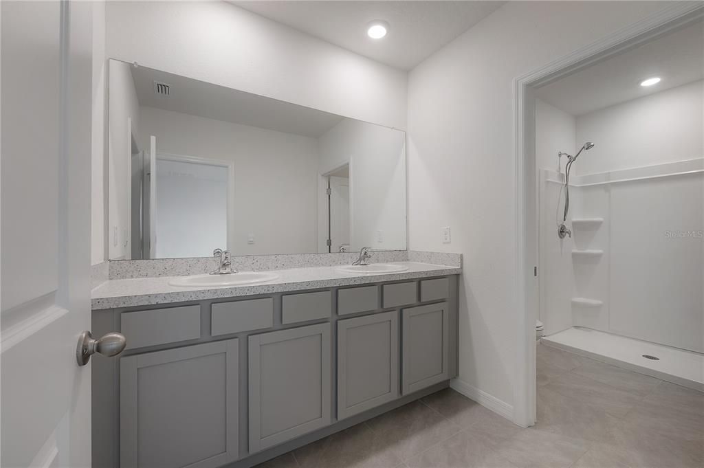 For Sale: $299,900 (3 beds, 2 baths, 1785 Square Feet)