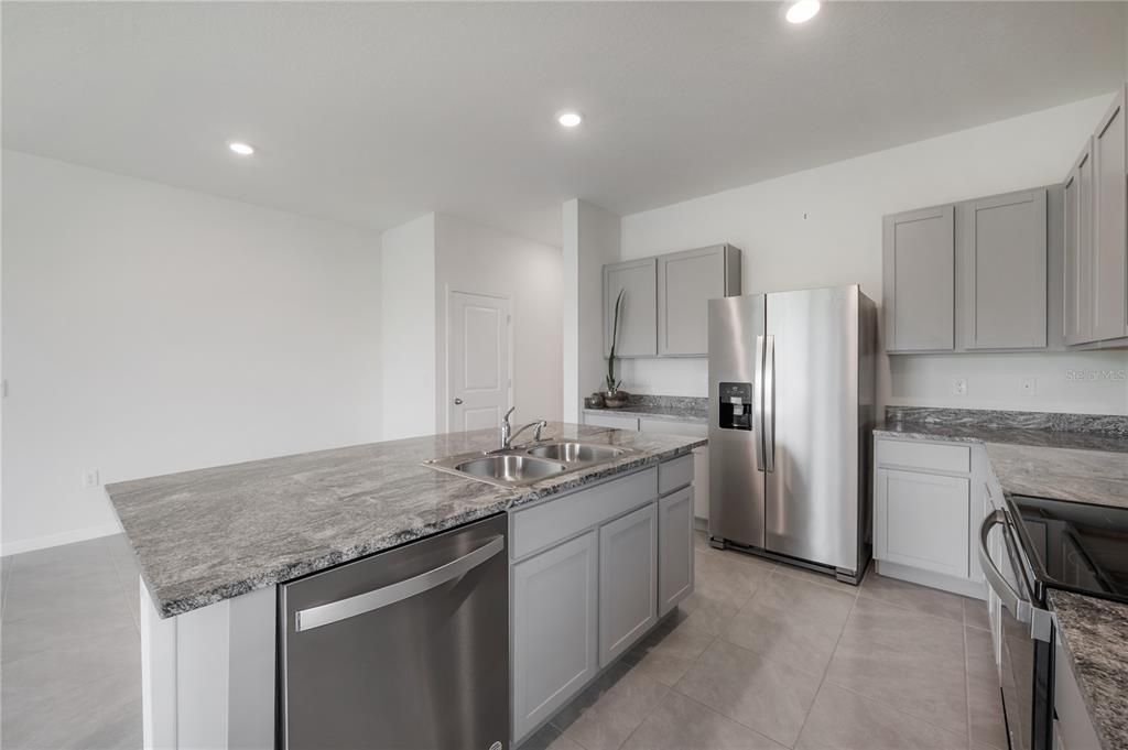 For Sale: $299,900 (3 beds, 2 baths, 1785 Square Feet)