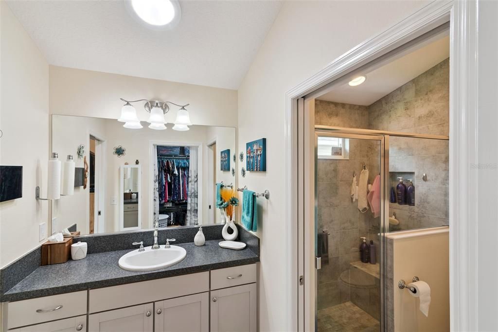 Activo con contrato: $319,000 (3 camas, 2 baños, 1426 Pies cuadrados)