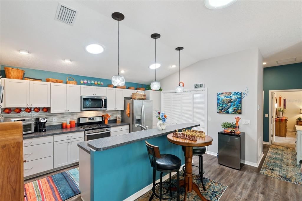 Activo con contrato: $319,000 (3 camas, 2 baños, 1426 Pies cuadrados)