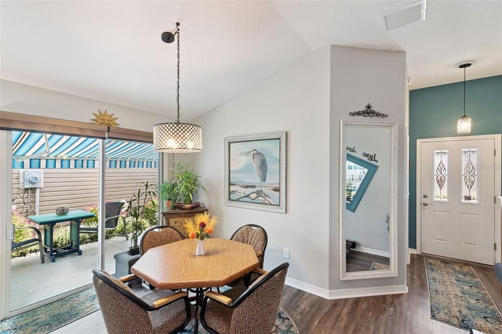 Activo con contrato: $319,000 (3 camas, 2 baños, 1426 Pies cuadrados)