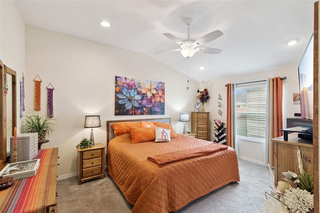 Activo con contrato: $319,000 (3 camas, 2 baños, 1426 Pies cuadrados)