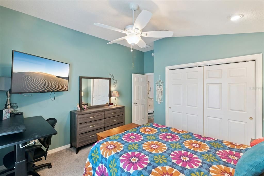 Activo con contrato: $319,000 (3 camas, 2 baños, 1426 Pies cuadrados)