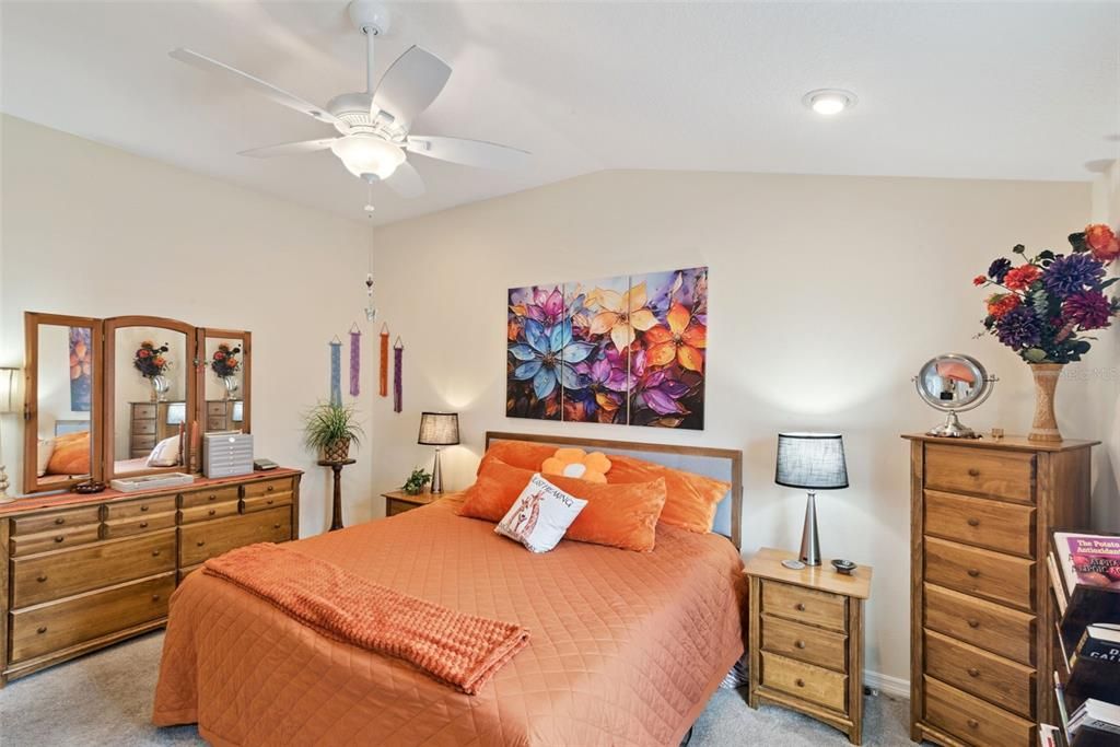 Activo con contrato: $319,000 (3 camas, 2 baños, 1426 Pies cuadrados)