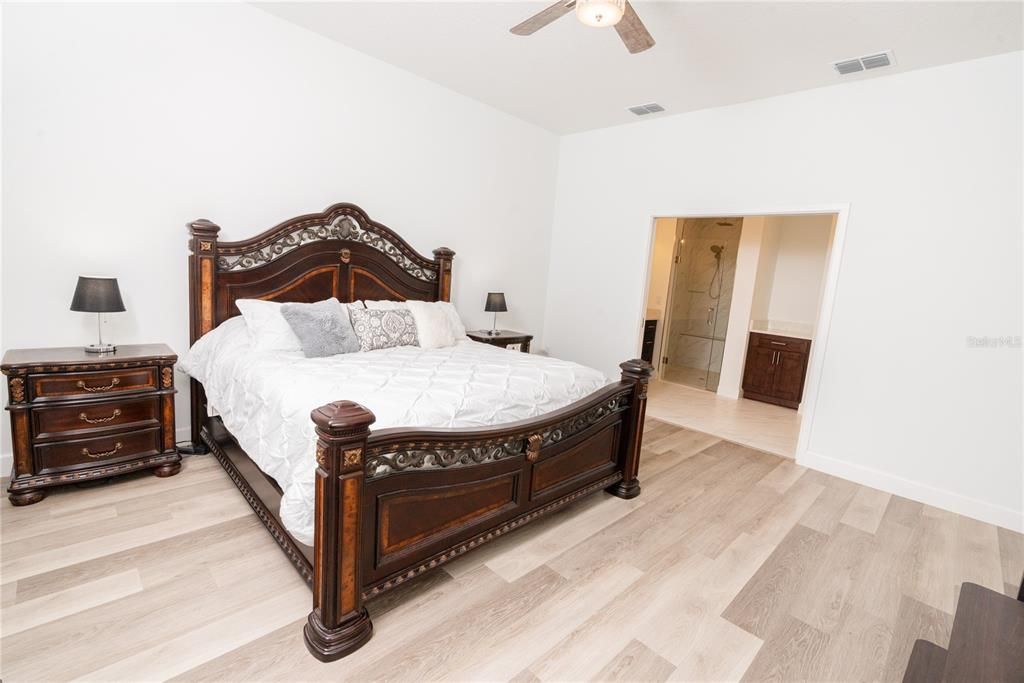 На продажу: $699,999 (4 спален, 3 ванн, 3452 Квадратных фут)