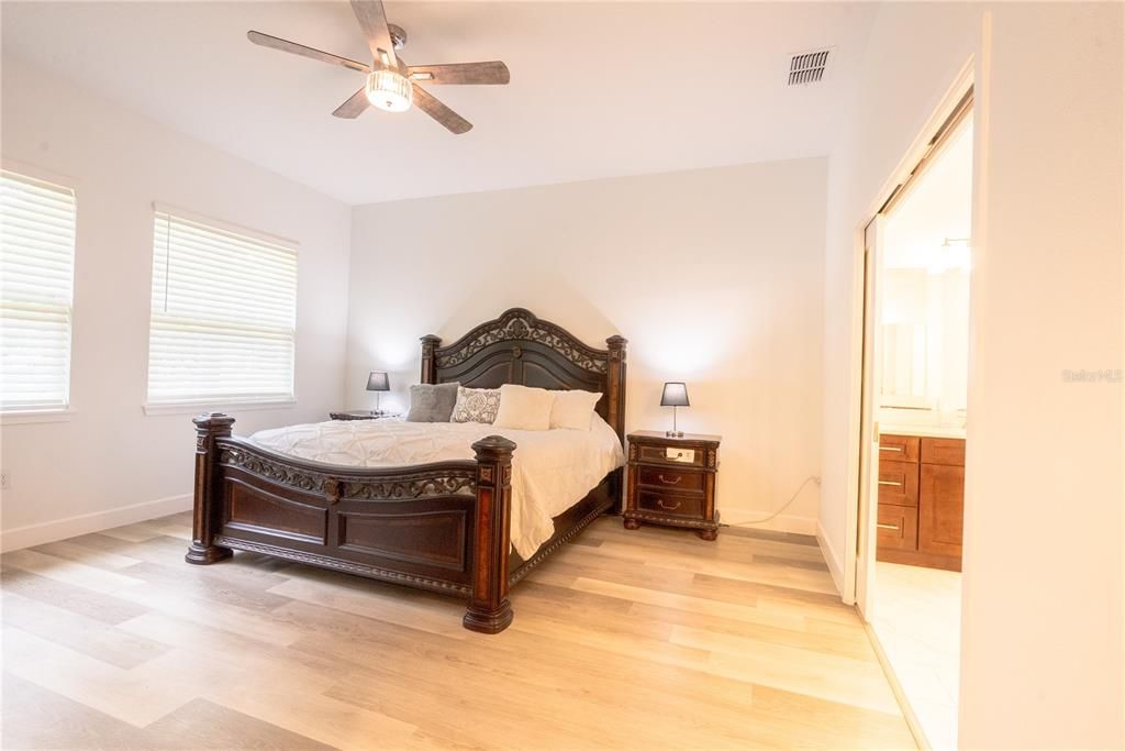 На продажу: $699,999 (4 спален, 3 ванн, 3452 Квадратных фут)