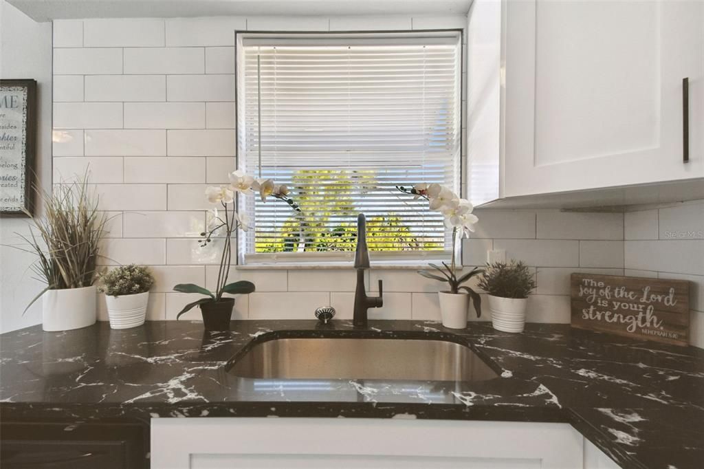 На продажу: $319,996 (4 спален, 3 ванн, 1798 Квадратных фут)