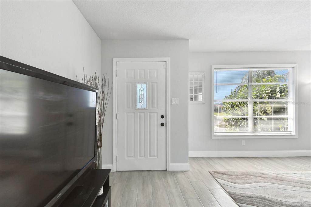 На продажу: $319,996 (4 спален, 3 ванн, 1798 Квадратных фут)