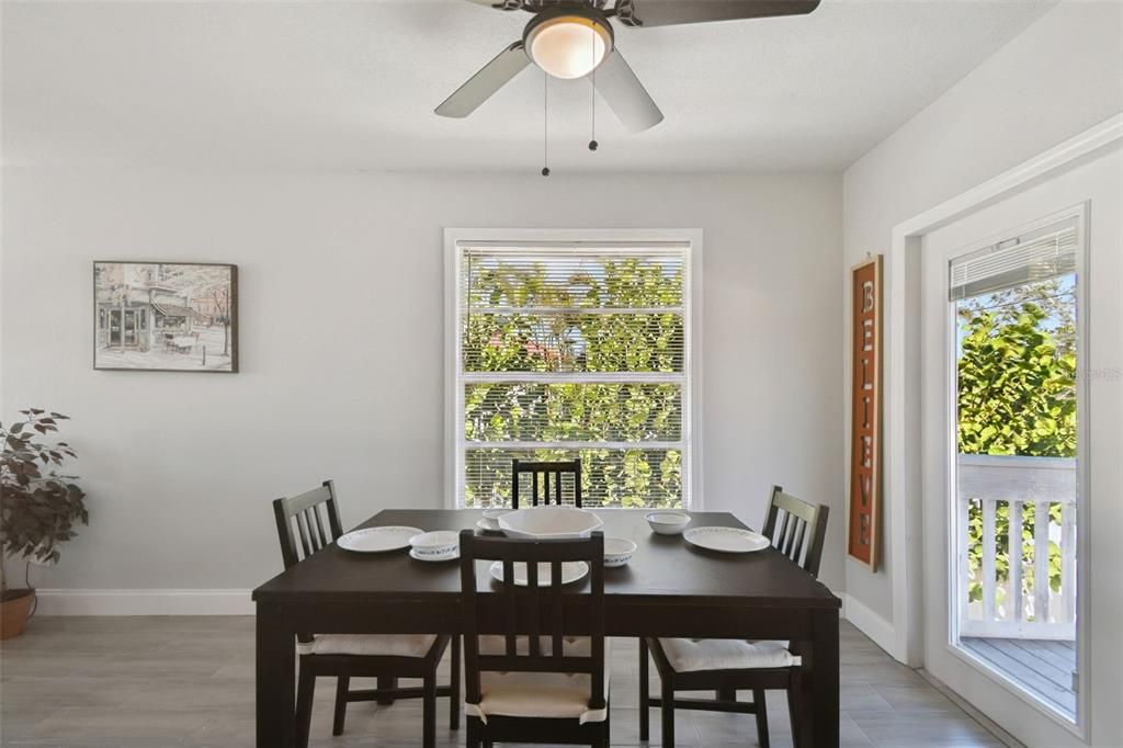 На продажу: $319,996 (4 спален, 3 ванн, 1798 Квадратных фут)