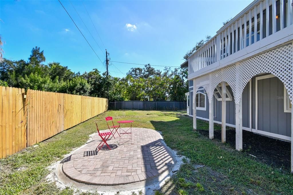 На продажу: $319,996 (4 спален, 3 ванн, 1798 Квадратных фут)