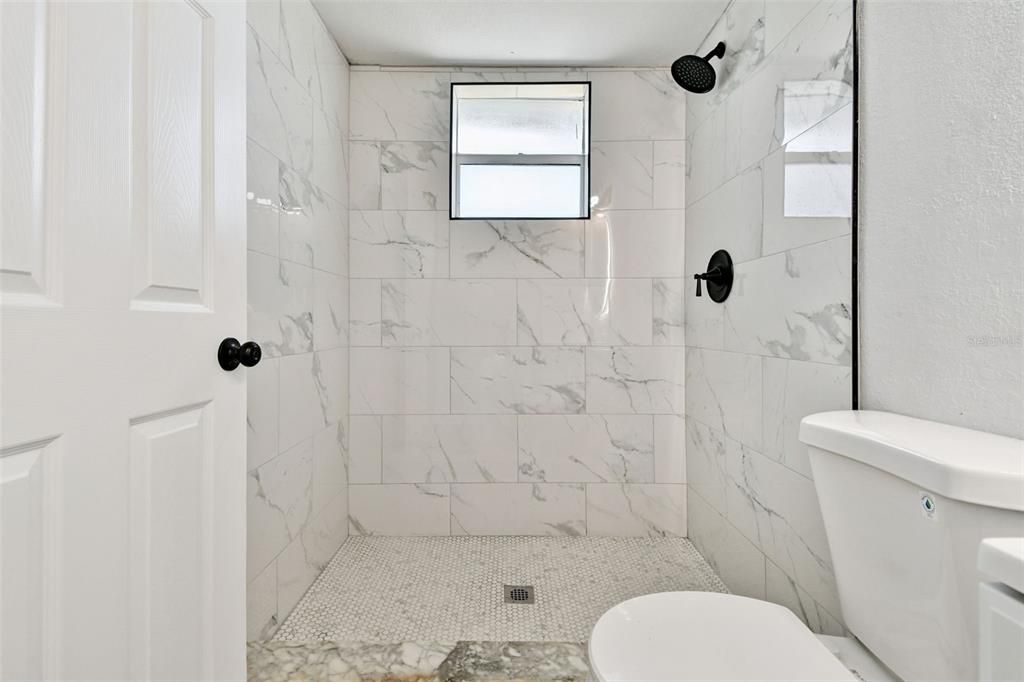 На продажу: $319,996 (4 спален, 3 ванн, 1798 Квадратных фут)