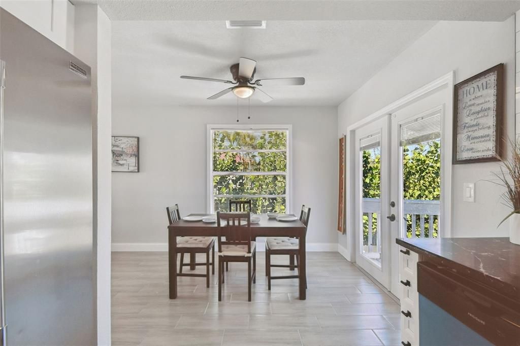 На продажу: $319,996 (4 спален, 3 ванн, 1798 Квадратных фут)