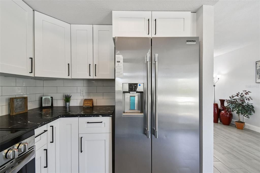 На продажу: $319,996 (4 спален, 3 ванн, 1798 Квадратных фут)