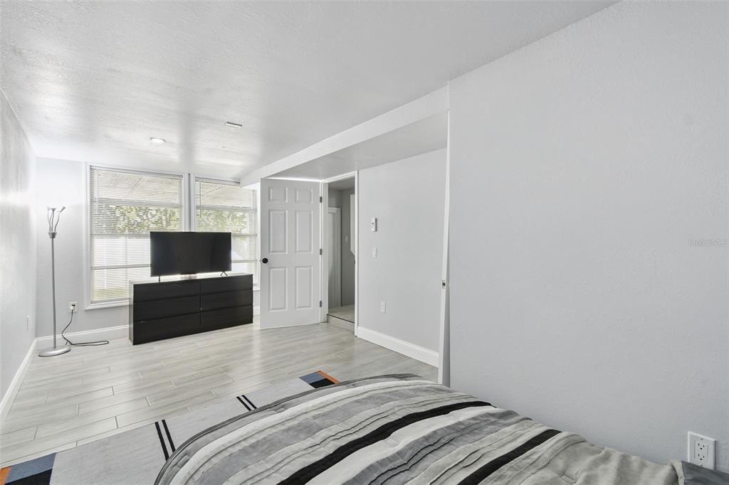 На продажу: $319,996 (4 спален, 3 ванн, 1798 Квадратных фут)