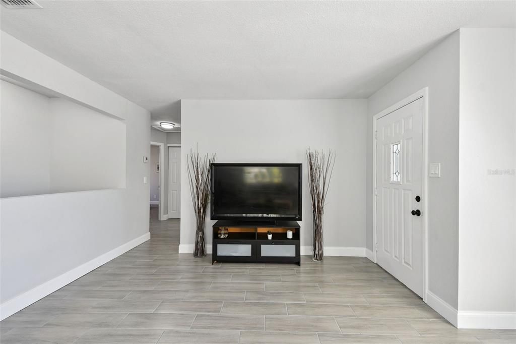 На продажу: $319,996 (4 спален, 3 ванн, 1798 Квадратных фут)