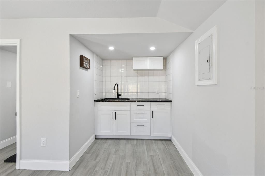 На продажу: $319,996 (4 спален, 3 ванн, 1798 Квадратных фут)