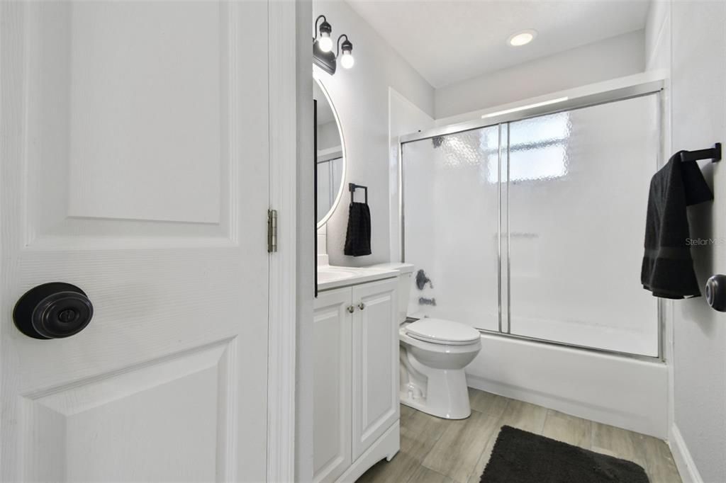 На продажу: $319,996 (4 спален, 3 ванн, 1798 Квадратных фут)