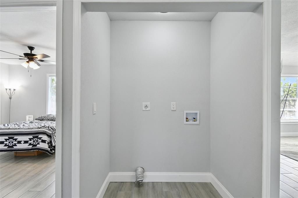 На продажу: $319,996 (4 спален, 3 ванн, 1798 Квадратных фут)