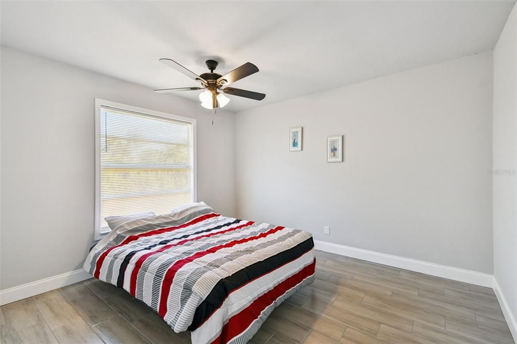 На продажу: $319,996 (4 спален, 3 ванн, 1798 Квадратных фут)