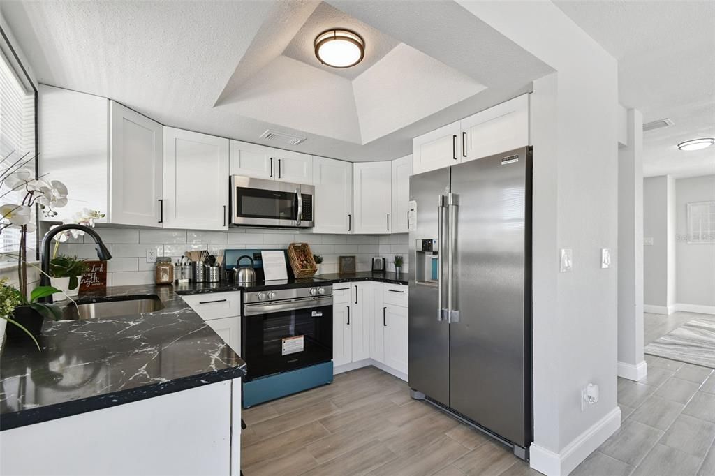 На продажу: $319,996 (4 спален, 3 ванн, 1798 Квадратных фут)