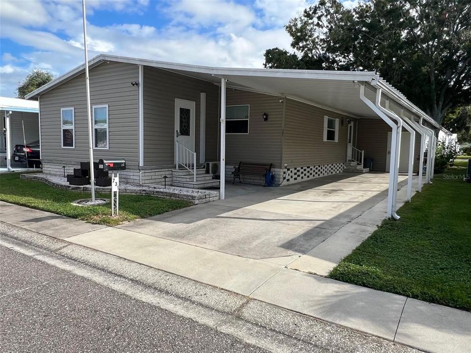 For Sale: $165,000 (2 beds, 2 baths, 1294 Square Feet)