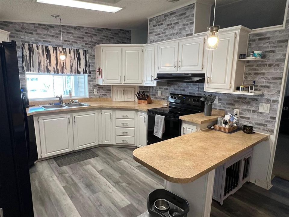 For Sale: $165,000 (2 beds, 2 baths, 1294 Square Feet)