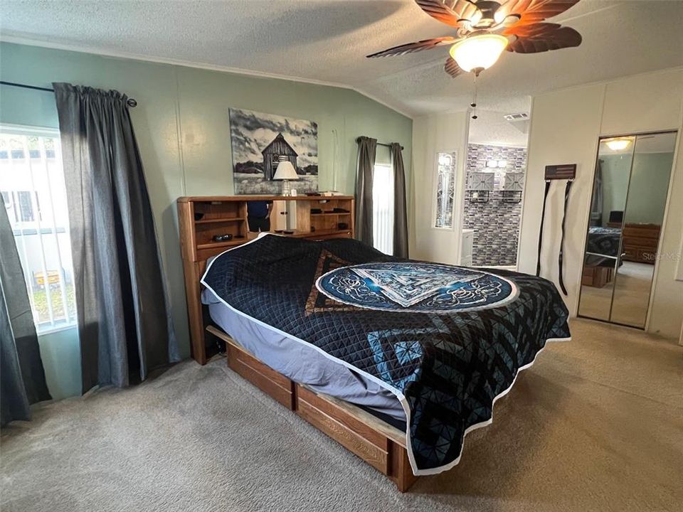 For Sale: $165,000 (2 beds, 2 baths, 1294 Square Feet)