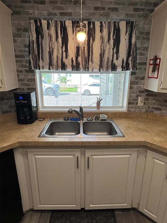 For Sale: $165,000 (2 beds, 2 baths, 1294 Square Feet)