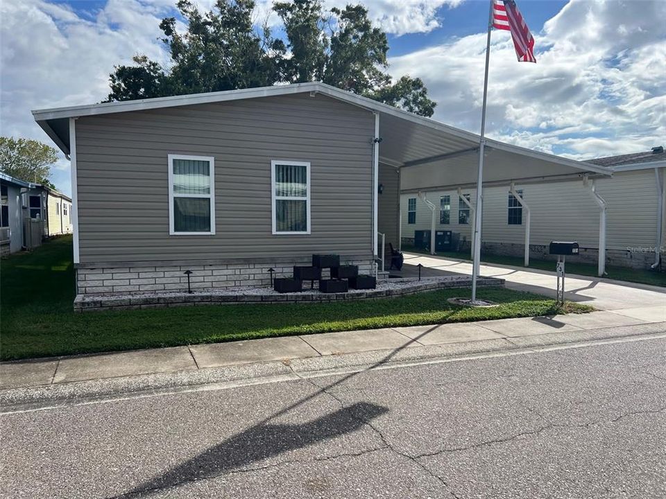 For Sale: $165,000 (2 beds, 2 baths, 1294 Square Feet)