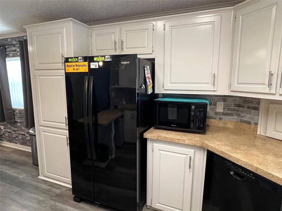 For Sale: $165,000 (2 beds, 2 baths, 1294 Square Feet)