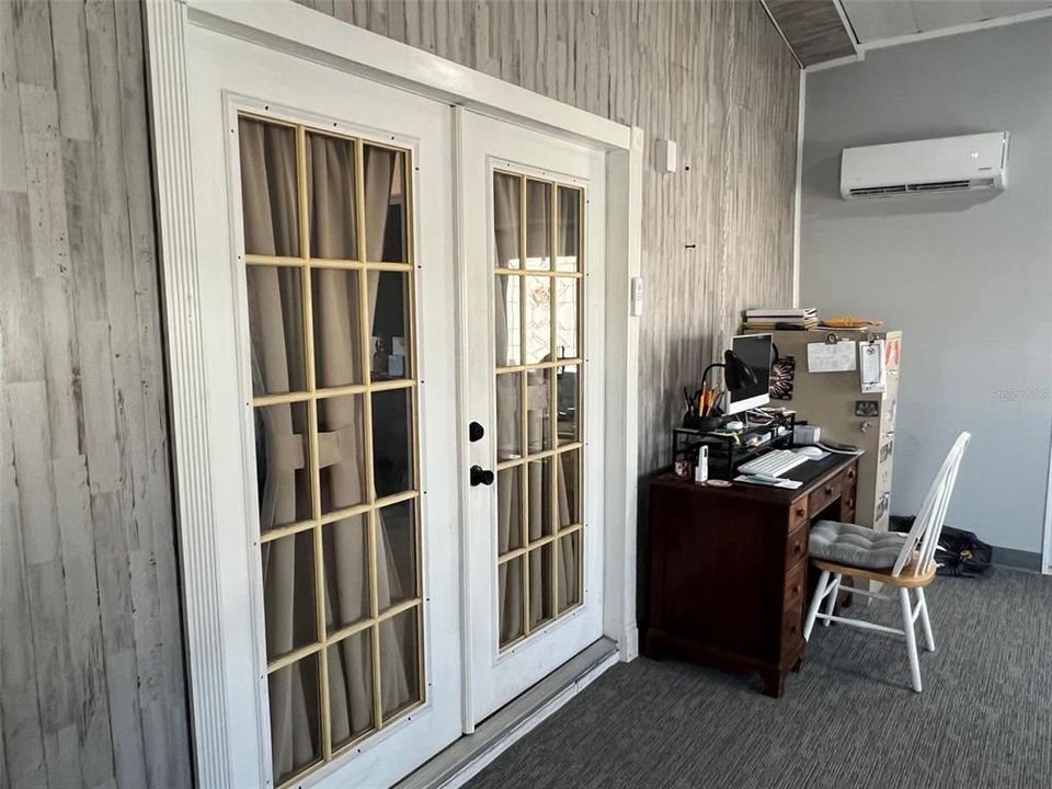 For Sale: $165,000 (2 beds, 2 baths, 1294 Square Feet)