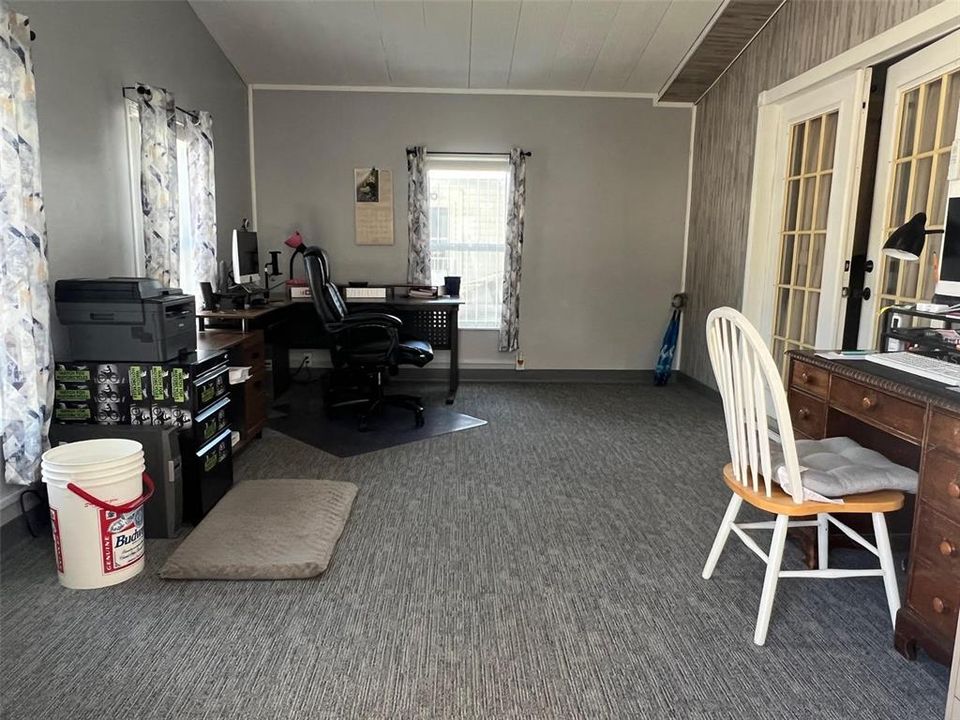 For Sale: $165,000 (2 beds, 2 baths, 1294 Square Feet)