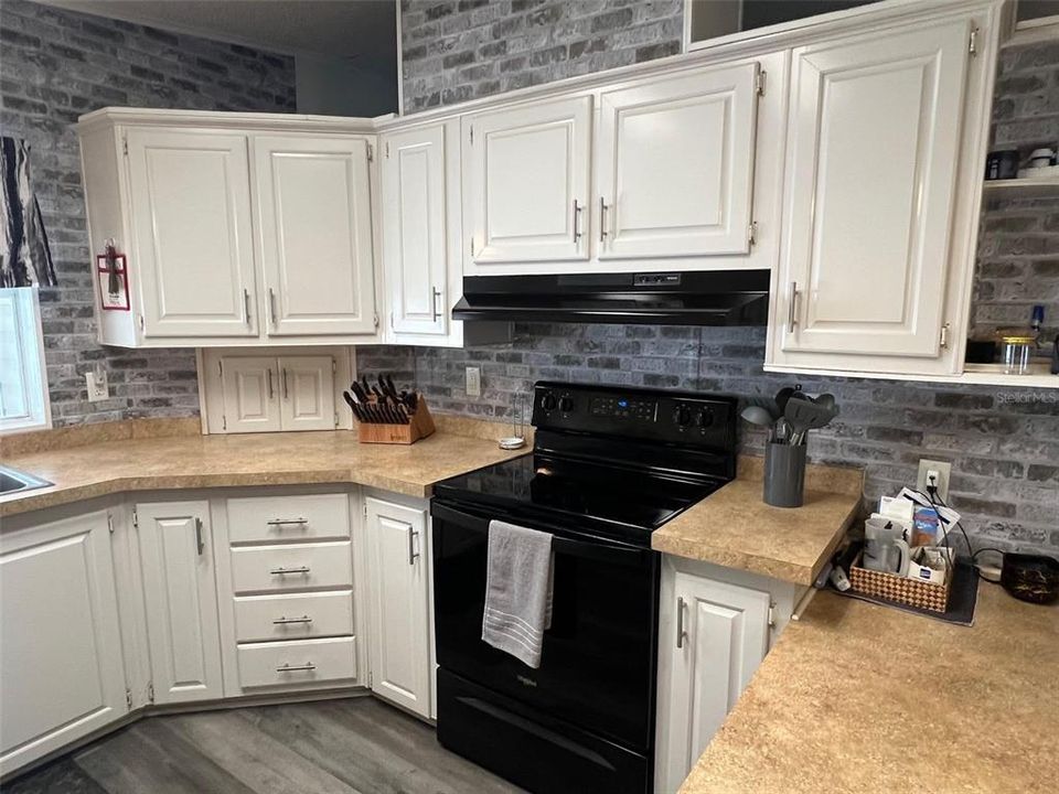 For Sale: $165,000 (2 beds, 2 baths, 1294 Square Feet)