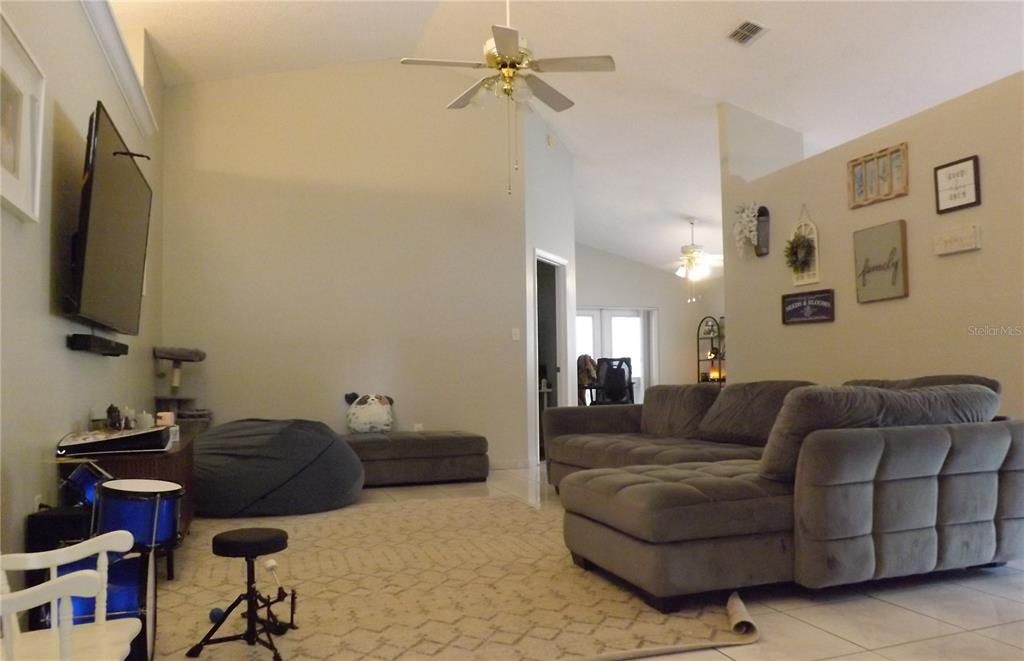 待售: $430,000 (3 贝兹, 2 浴室, 1587 平方英尺)