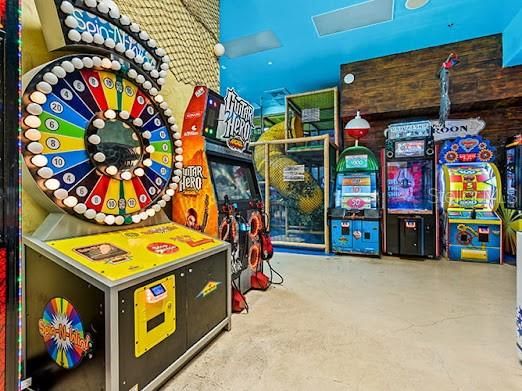 На продажу: $349,990 (4 спален, 3 ванн, 1856 Квадратных фут)