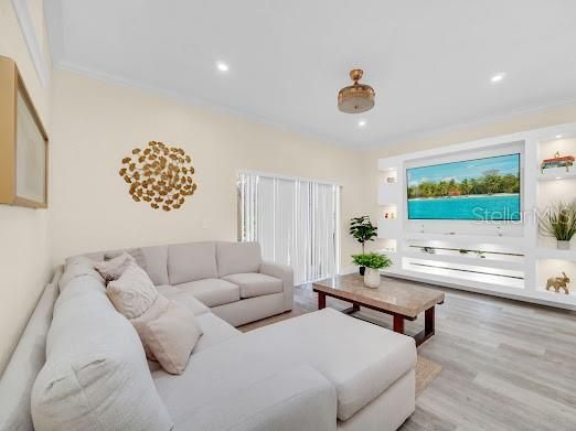 На продажу: $349,990 (4 спален, 3 ванн, 1856 Квадратных фут)