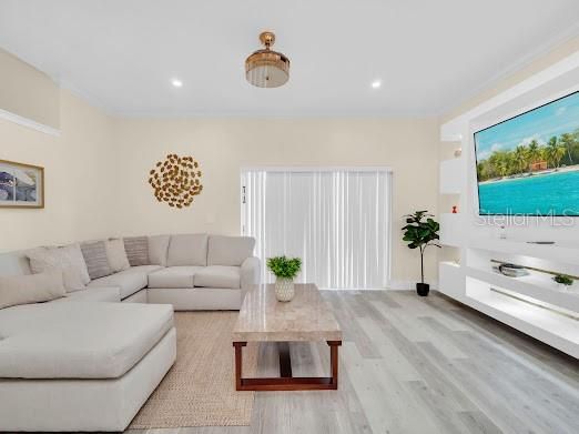 На продажу: $349,990 (4 спален, 3 ванн, 1856 Квадратных фут)