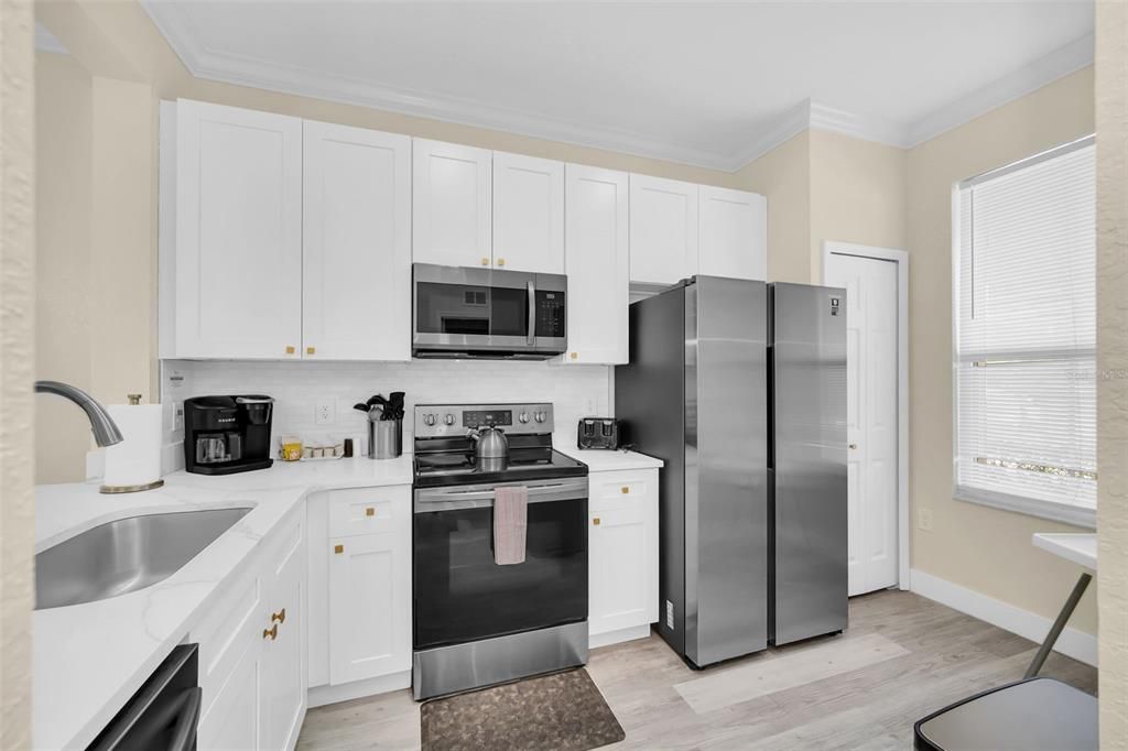 На продажу: $349,990 (4 спален, 3 ванн, 1856 Квадратных фут)