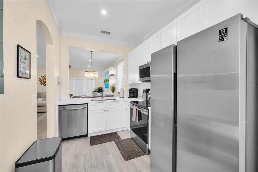 На продажу: $349,990 (4 спален, 3 ванн, 1856 Квадратных фут)