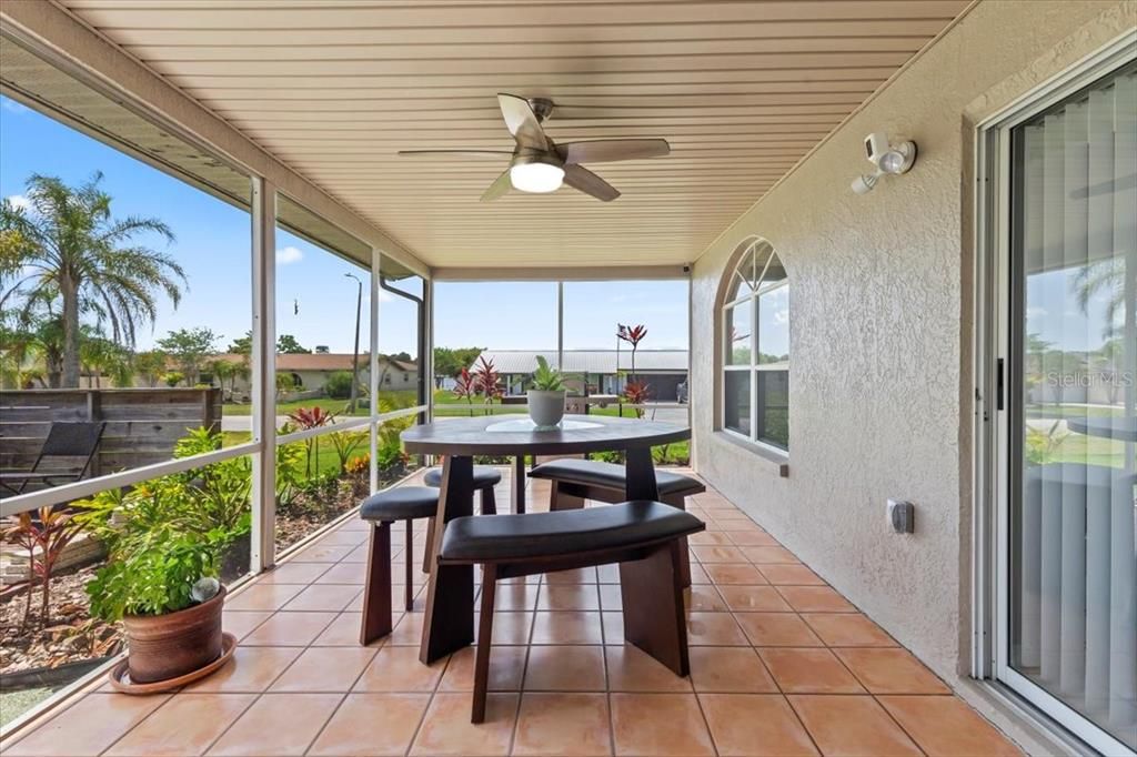 合同活跃: $2,500 (4 贝兹, 2 浴室, 2080 平方英尺)