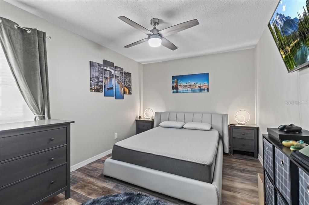 合同活跃: $2,500 (4 贝兹, 2 浴室, 2080 平方英尺)