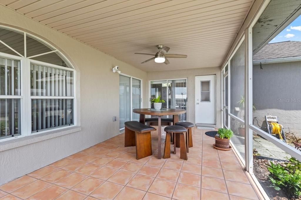 合同活跃: $2,500 (4 贝兹, 2 浴室, 2080 平方英尺)