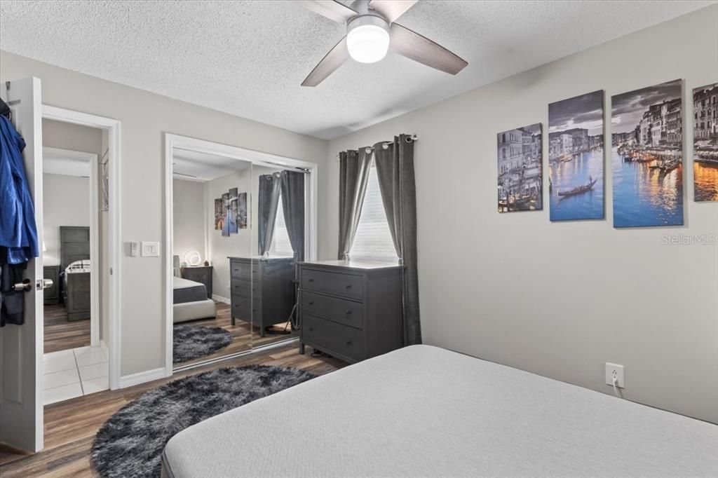 合同活跃: $2,500 (4 贝兹, 2 浴室, 2080 平方英尺)