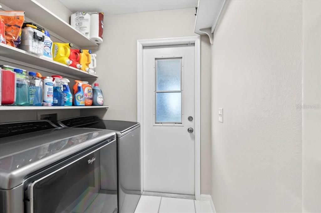 合同活跃: $2,500 (4 贝兹, 2 浴室, 2080 平方英尺)