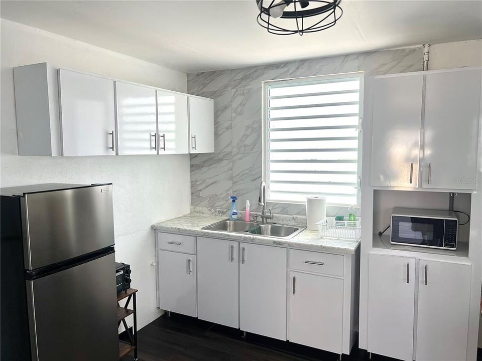 出租: $1,450 (1 贝兹, 1 浴室, 0 平方英尺)