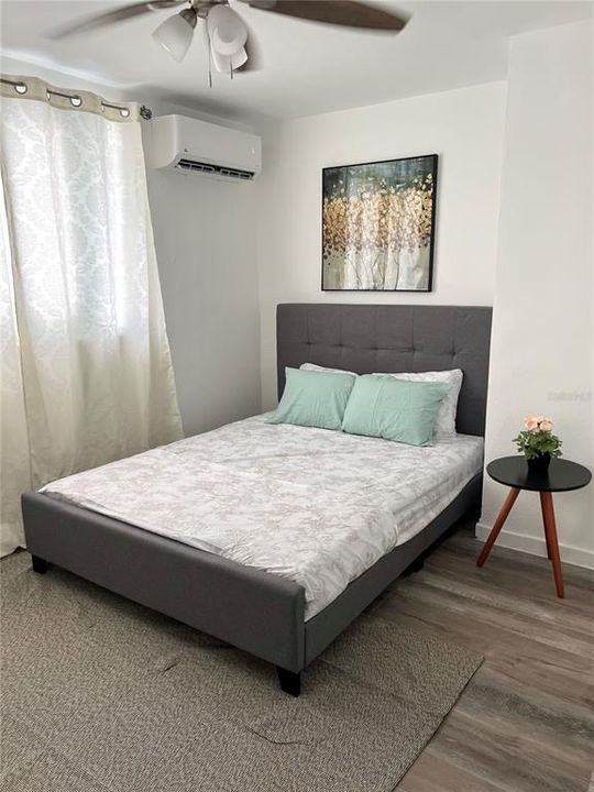 出租: $1,450 (1 贝兹, 1 浴室, 0 平方英尺)