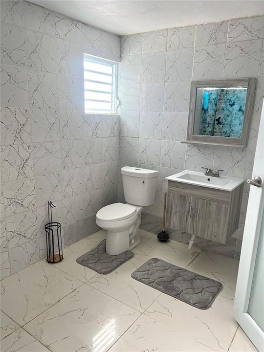 出租: $1,450 (1 贝兹, 1 浴室, 0 平方英尺)